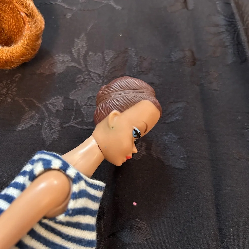 Barbie Fashion Queen doll with total bubble cut wig and black label blue top - Picture 11 of 12